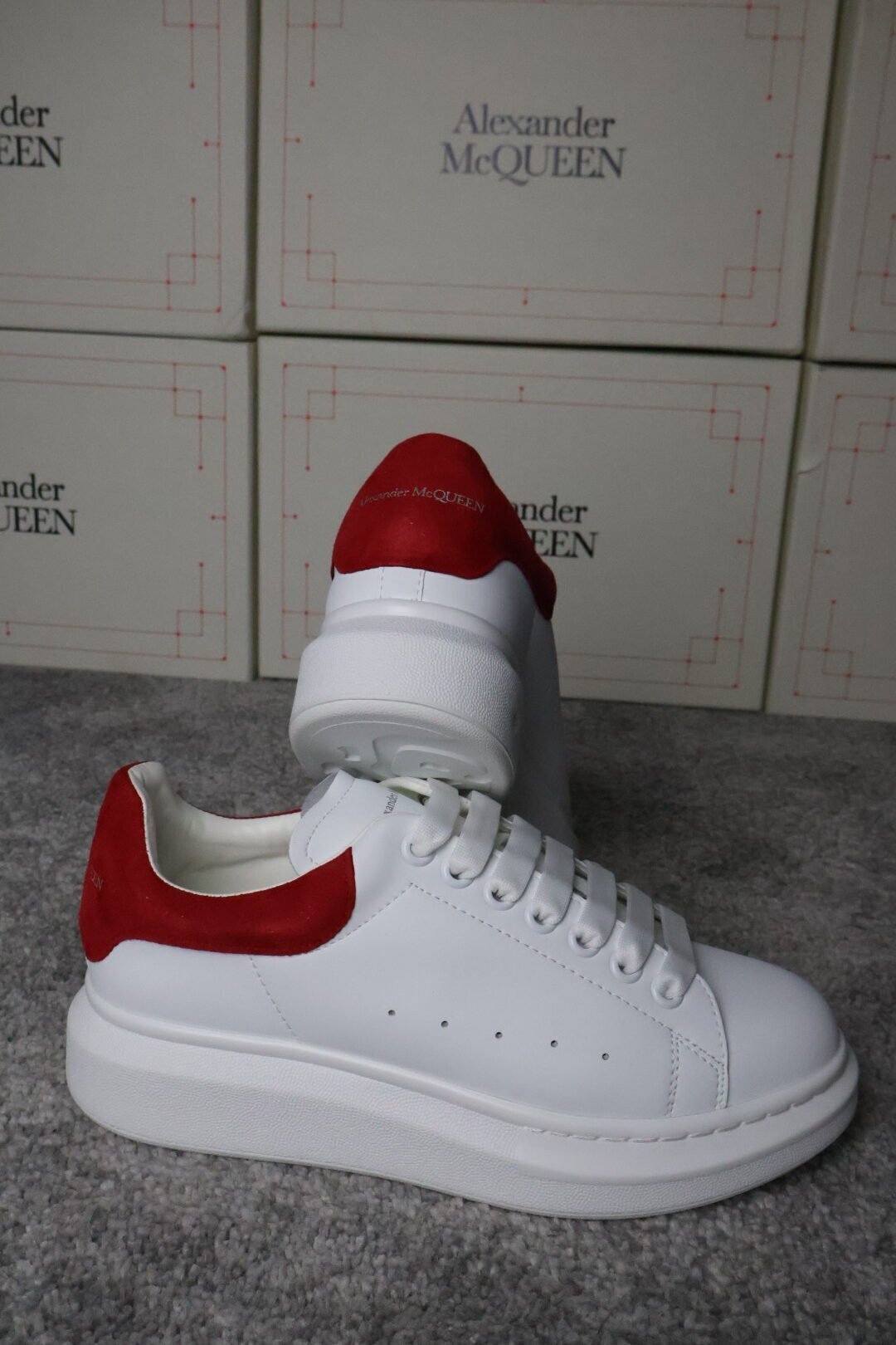 Alexander McQueen "ROYAL RED" - Slika 3