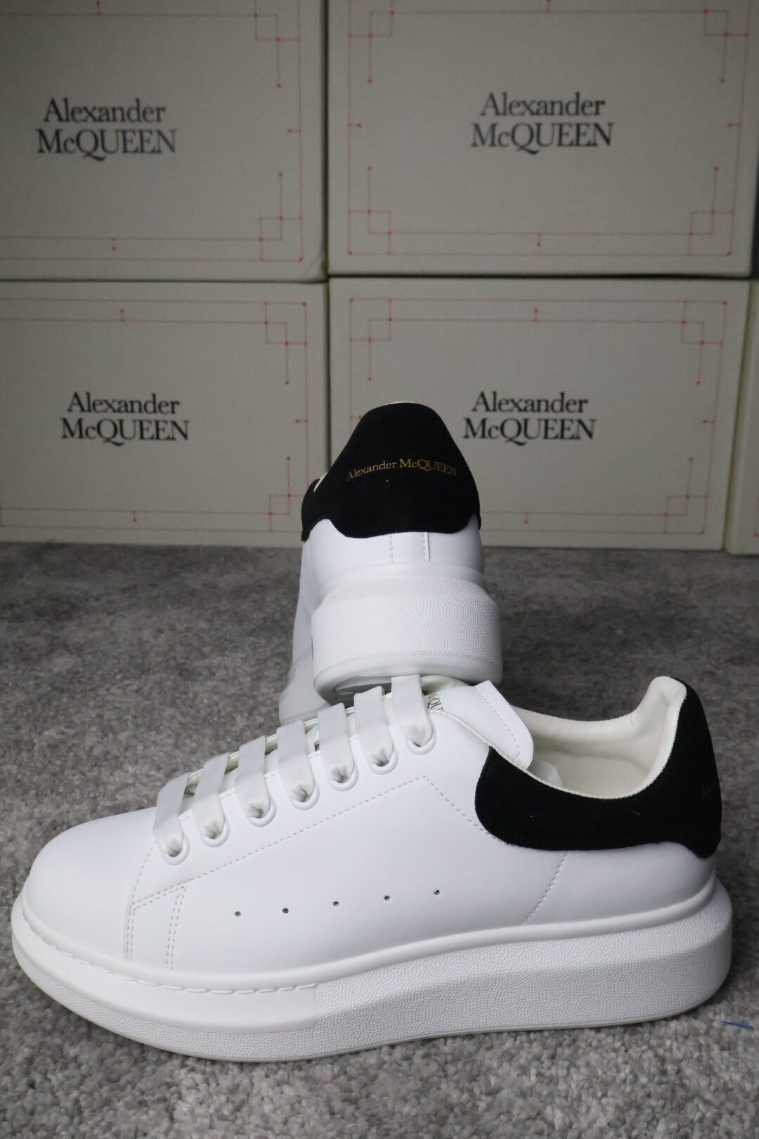 Alexander McQueen "BLACK WHITE" - Brušena Koža - Slika 4