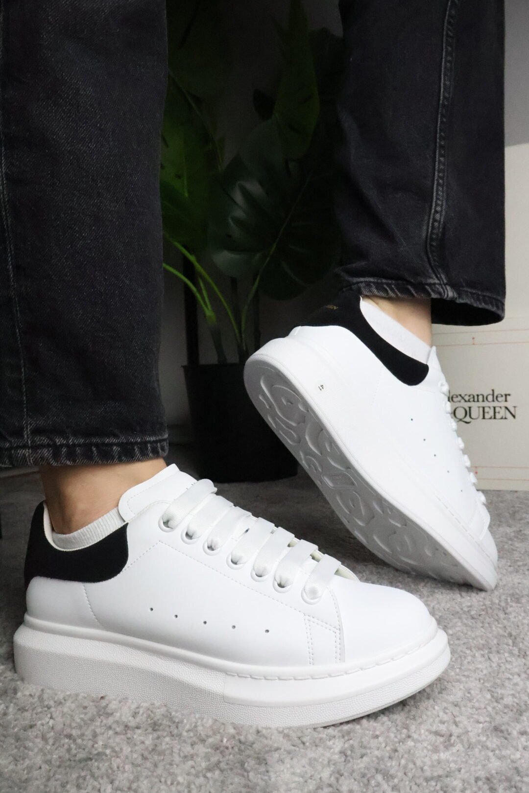 Alexander McQueen "BLACK WHITE" - Brušena Koža - Slika 5