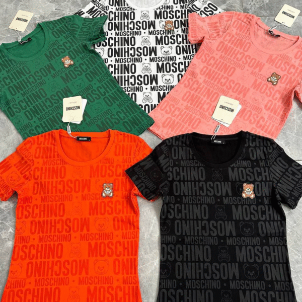 Majice Moschino "Text" - Više Boja