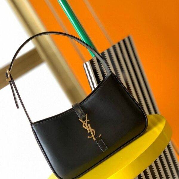 YSL Saint Laurent Hobo black