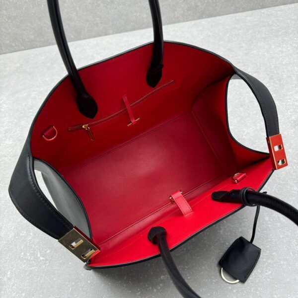 Salvatore Ferragamo Hug medium crna