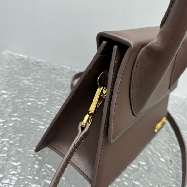 JACQUEMUS Le Chiquito Noeud Leather top handle bag smeđa