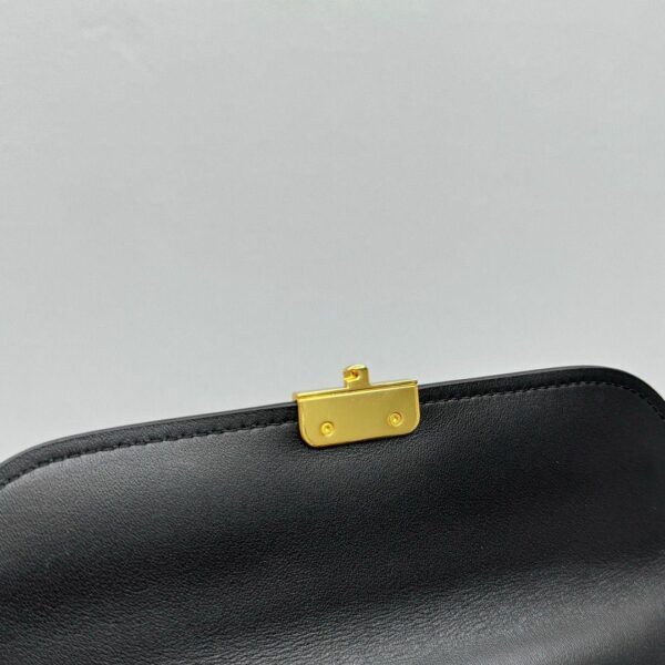 Miu Miu crna kožna torbica