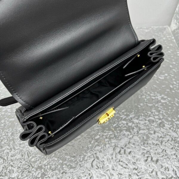 Miu Miu crna kožna torbica