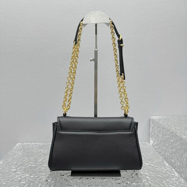 Miu Miu crna kožna torbica