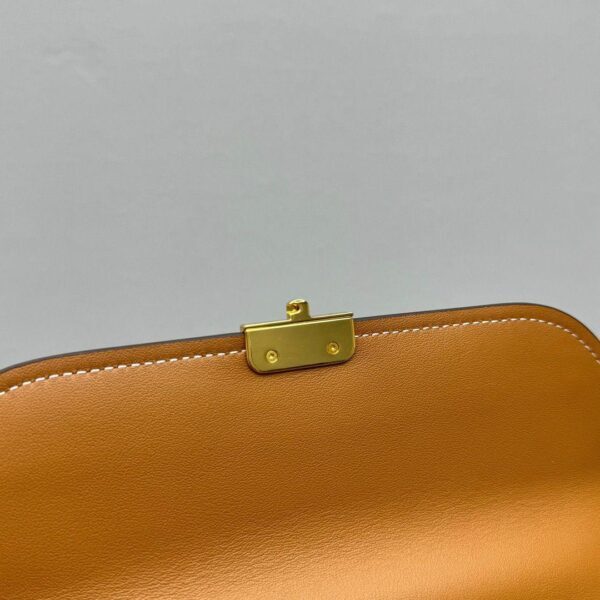 Miu Miu smeđa kožna torbica