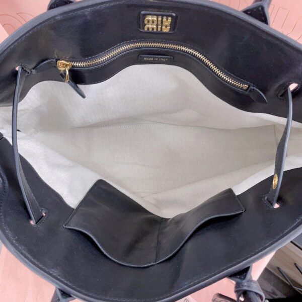 Miu Miu Aventure crna