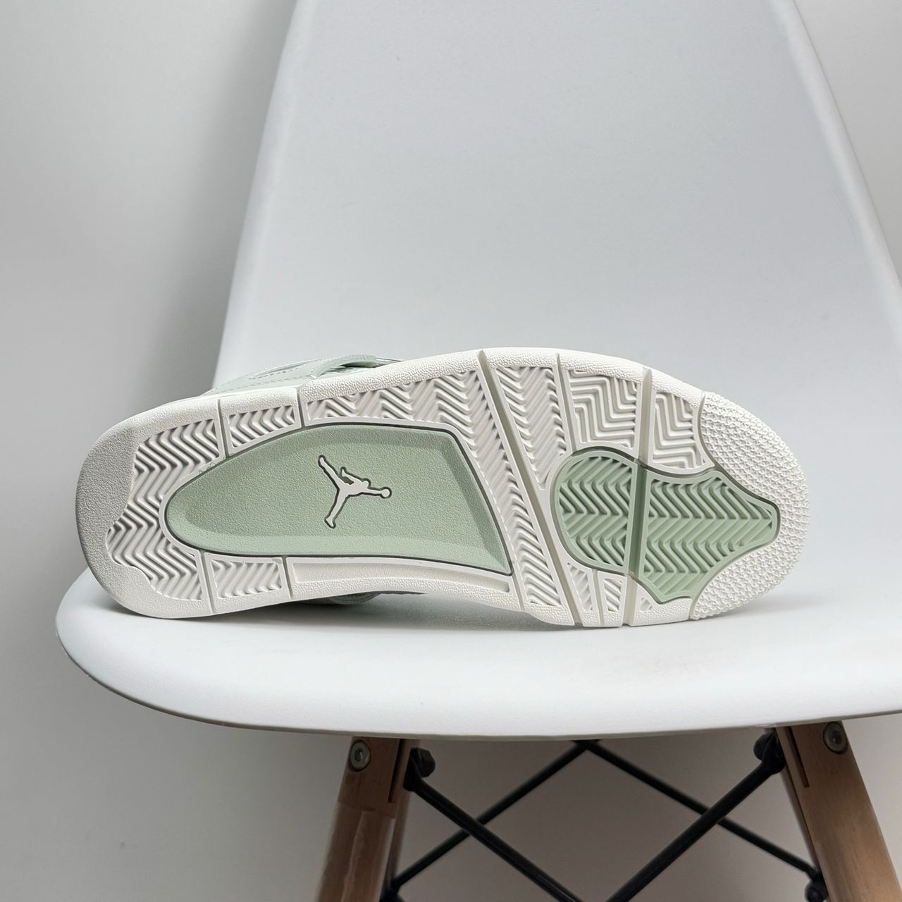 Air Jordan 4 Retro Green - Slika 4