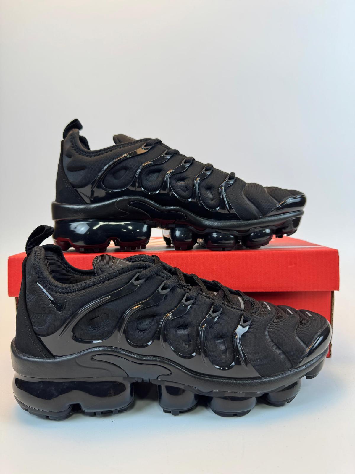 Nike AIR VAPORMAX PLUS TN crne - Slika 4