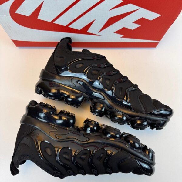 Nike AIR VAPORMAX PLUS TN crne