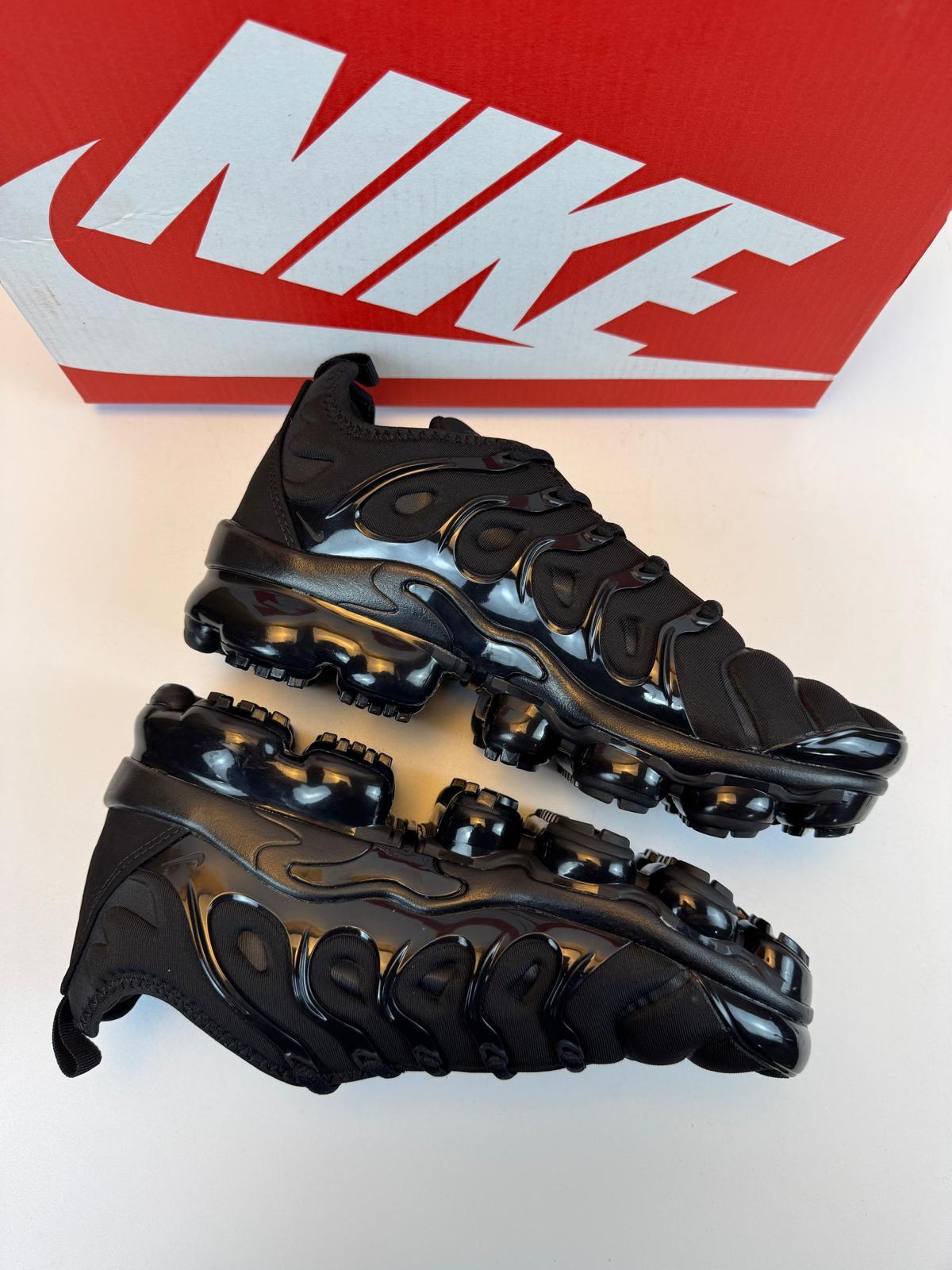 Nike AIR VAPORMAX PLUS TN crne - Slika 6