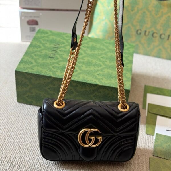 Gucci Marmont shoulder bag CRNA, SMALL