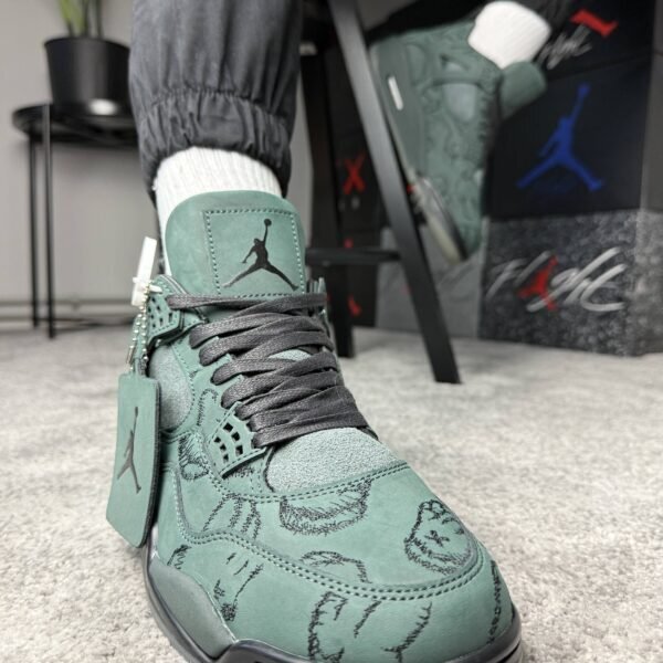 Air Jordan 4 Retro KAWS Black