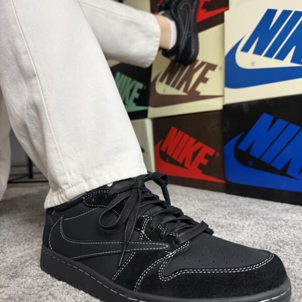 Jordan x Travis Scott Black / Dark Mocha