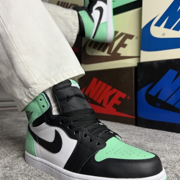 Air Jordan 1 Retro Green Glow