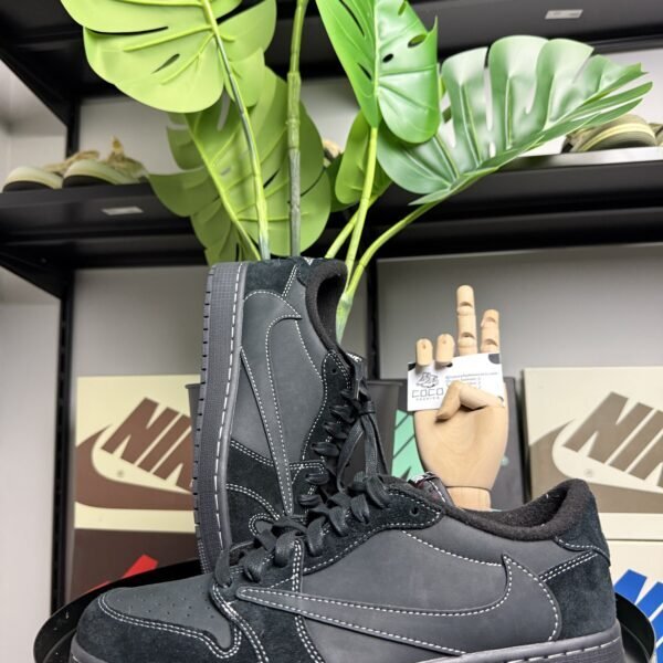 Jordan x Travis Scott Black / Dark Mocha