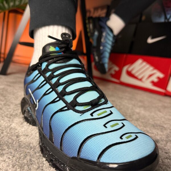 Nike AIR MAX PLUS TN BLUE Gradient