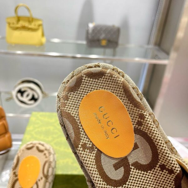 Gucci Sandale Monogram platform beige