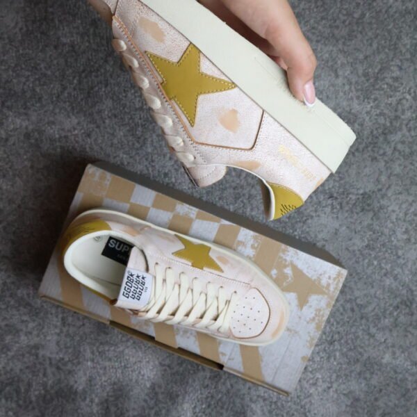 Golden Goose Beige / Yellow Star