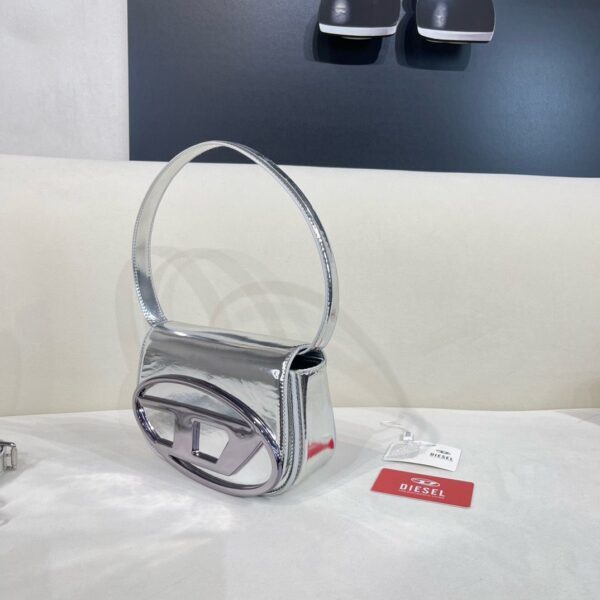 Diesel torbica srebrna