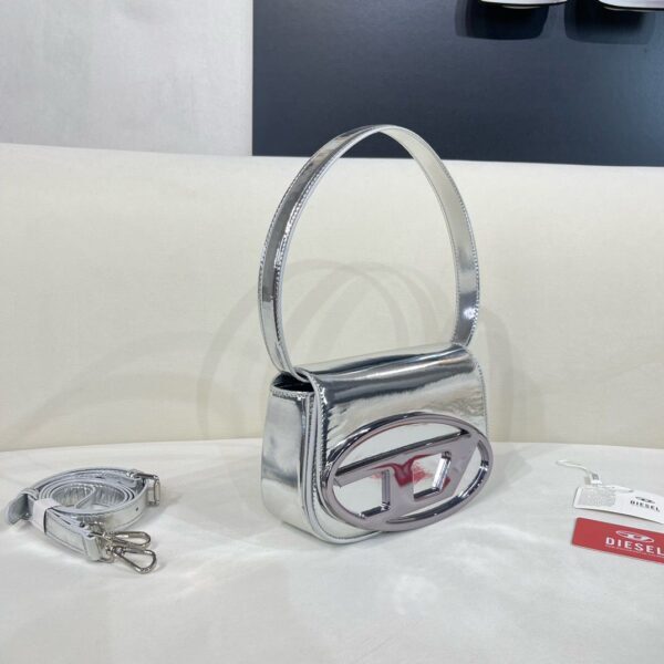 Diesel torbica srebrna