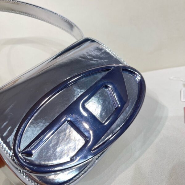 Diesel torbica srebrna