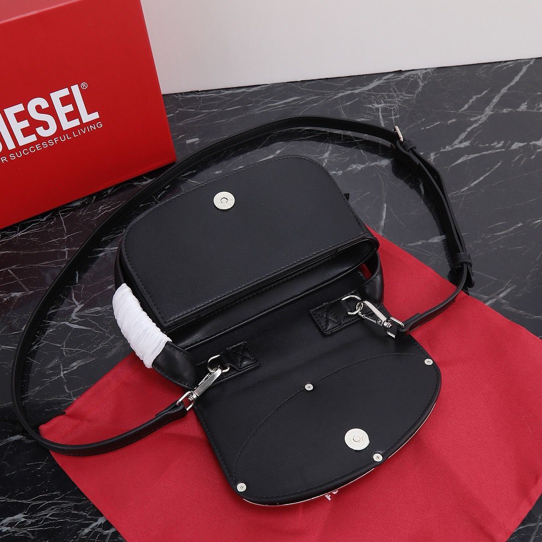 Diesel torbica crna (koža) - Slika 4