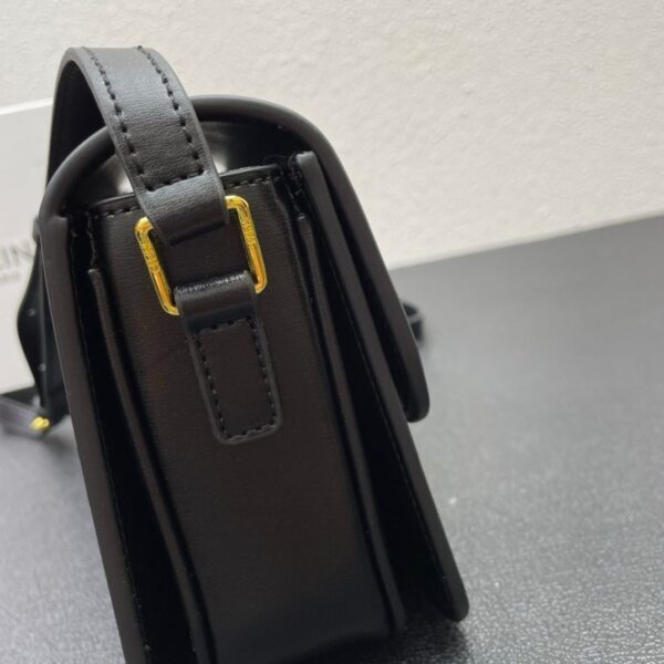 Torba Celine Paris  CLASSIQUE TRIOMPHE BAG IN shiny calfskin / BLACK