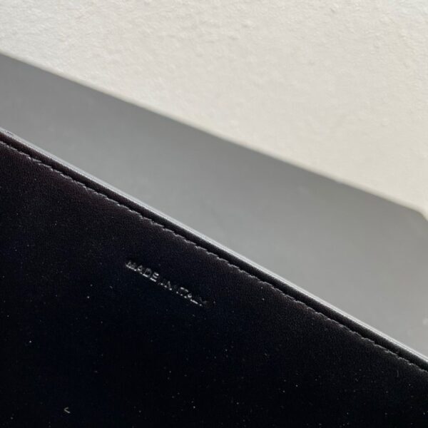 Torba Celine Paris  CLASSIQUE TRIOMPHE BAG IN shiny calfskin / BLACK