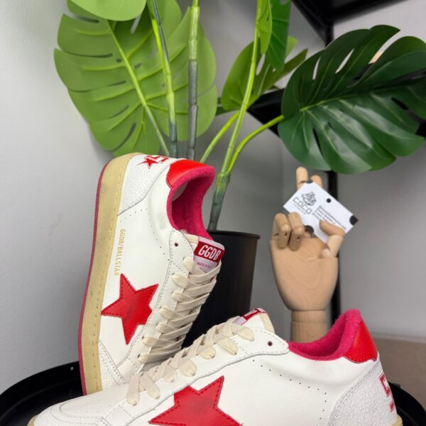 Golden Goose Ball Star White / Red Star