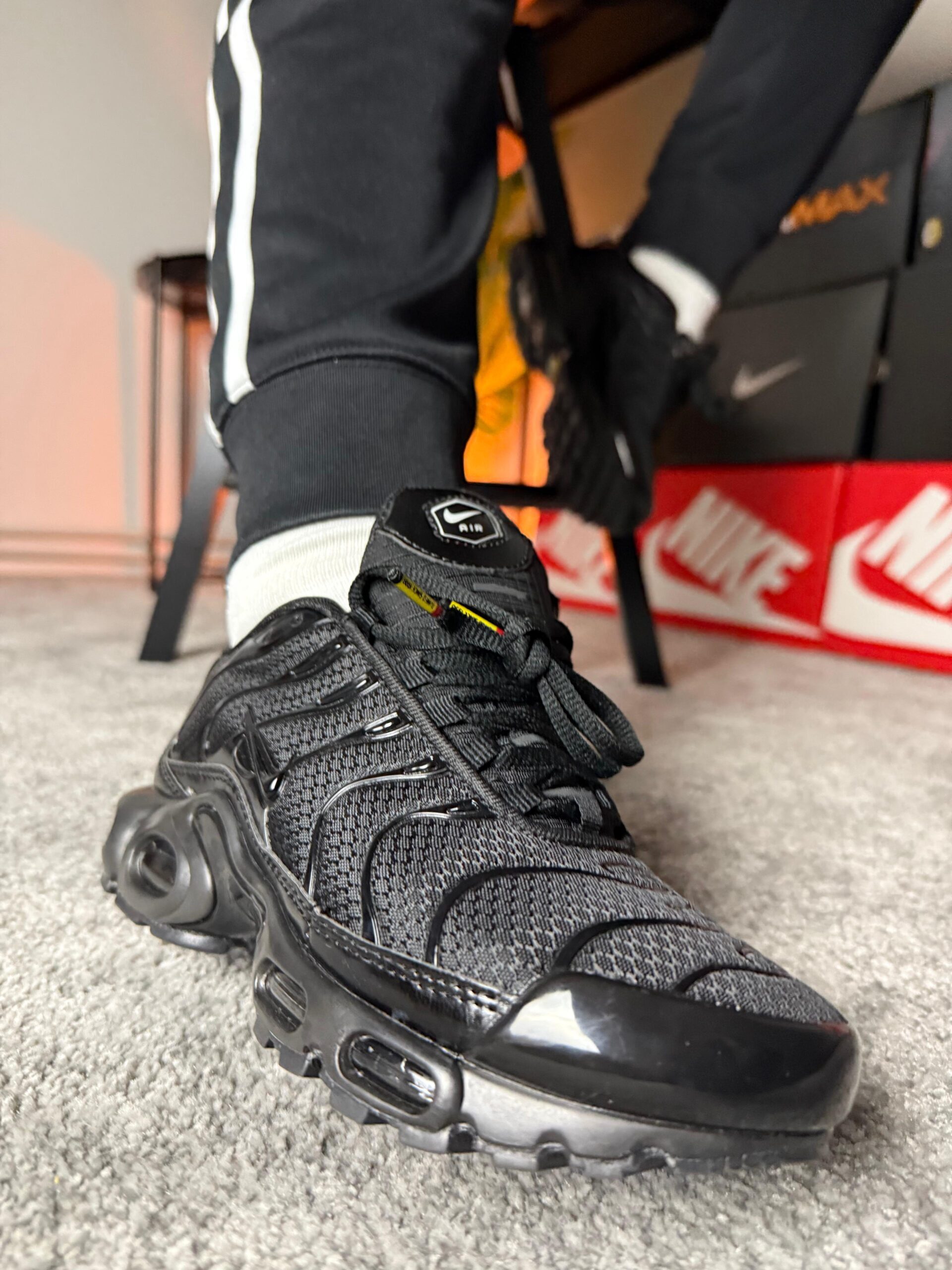 Nike AIR MAX PLUS BLACK TN crni nike logo - Slika 3