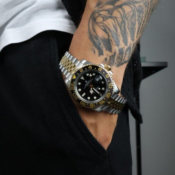 Rolex 2025 GMT-Master II 40 126713GRNR