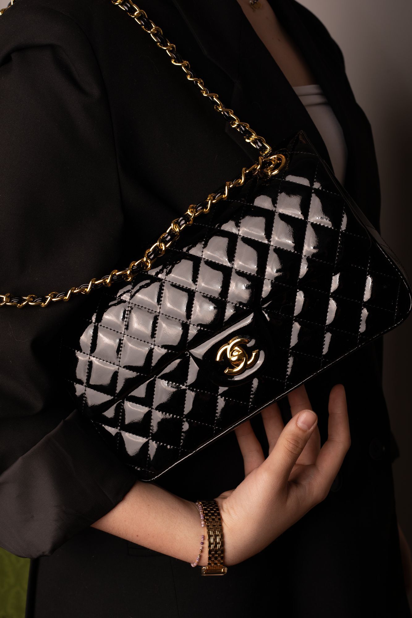 CHANEL Matelasse Double Face Chain Shoulder Bag Enamel Black - Slika 2