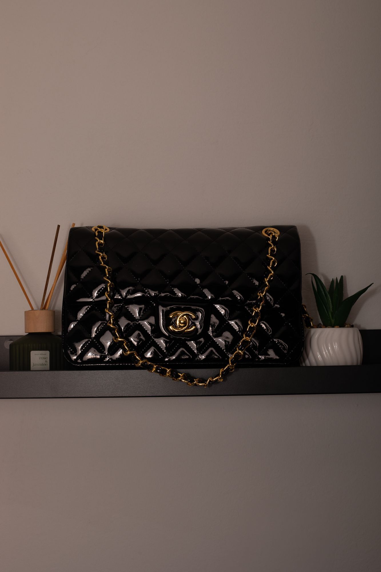 CHANEL Matelasse Double Face Chain Shoulder Bag Enamel Black - Slika 4