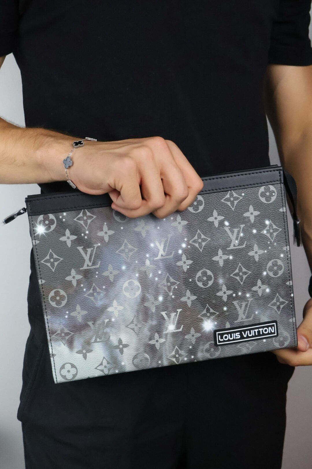 Louis Vuitton Monogram Galaxy Pochette Voyage - Slika 4