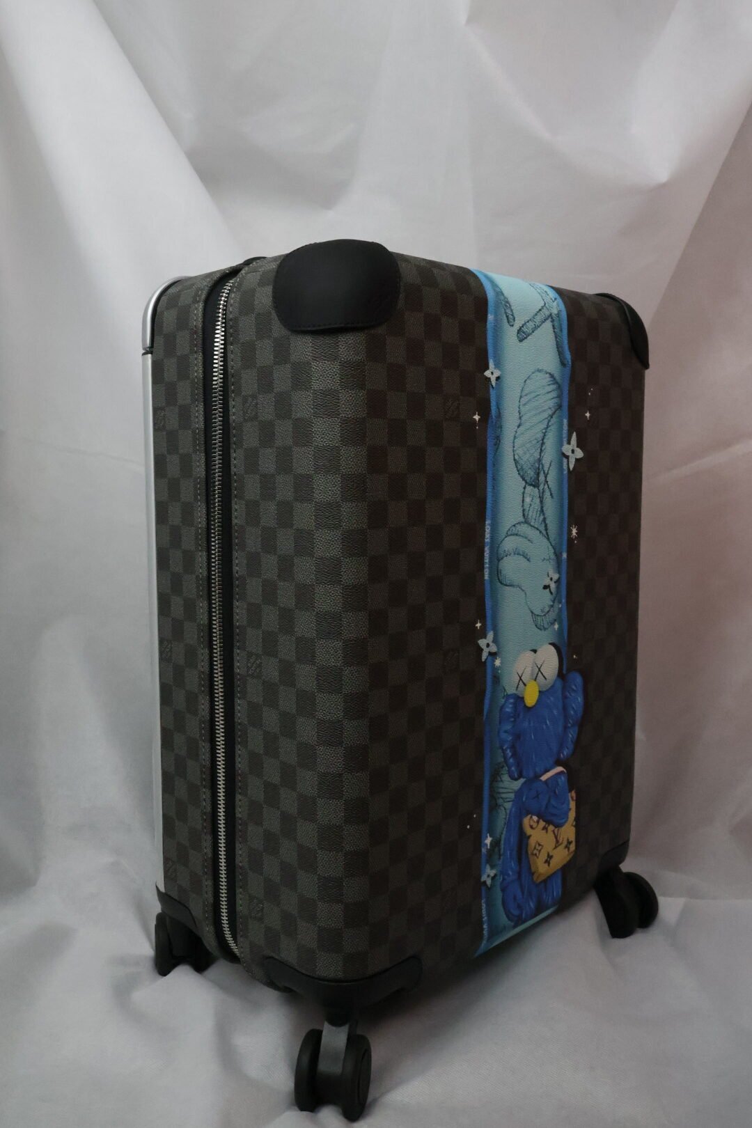 Louis Vuitton black brown Kofer KAWS - Slika 4