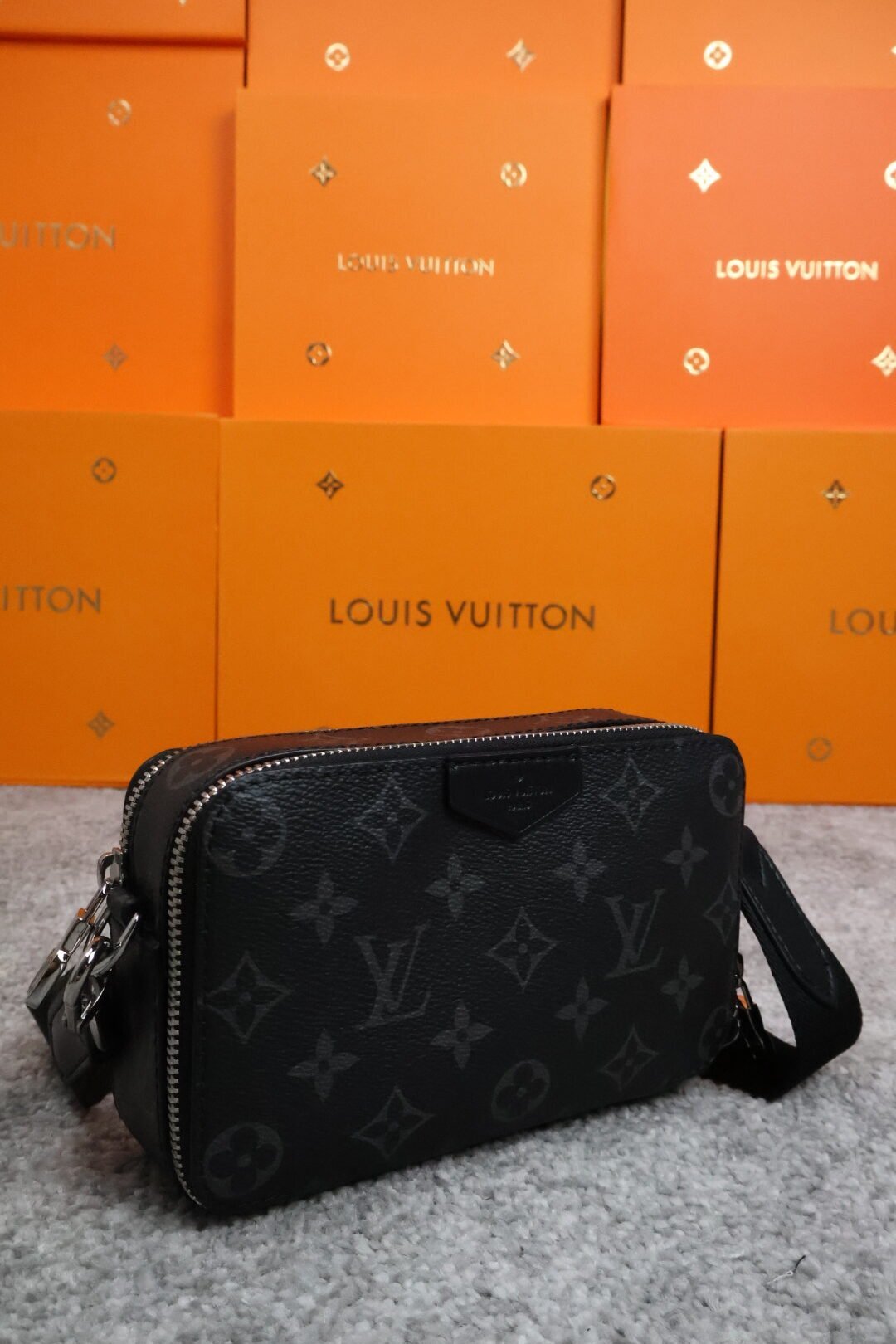 Louis Vuitton Monogram Eclipse Alpha Wearable Wallet - Slika 4