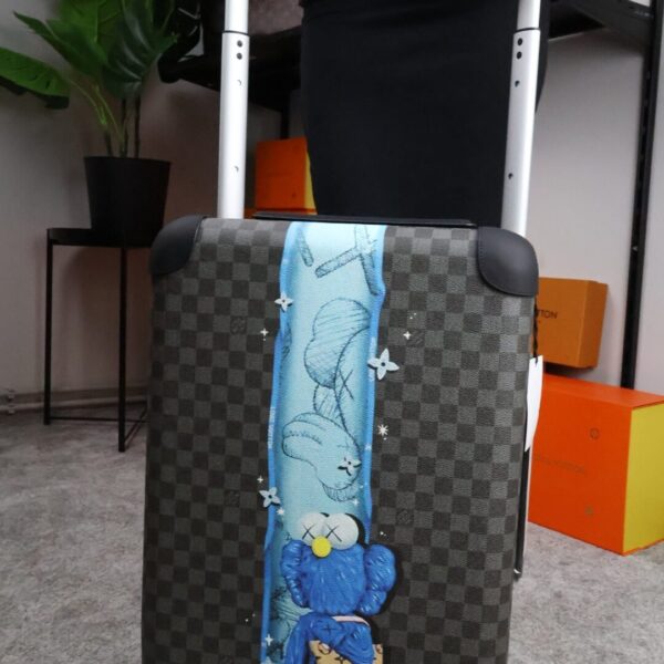 Louis Vuitton black brown Kofer KAWS