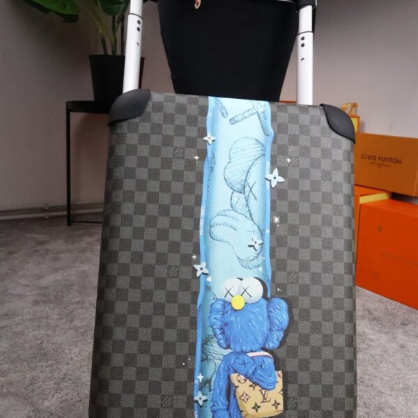 Louis Vuitton black brown Kofer KAWS