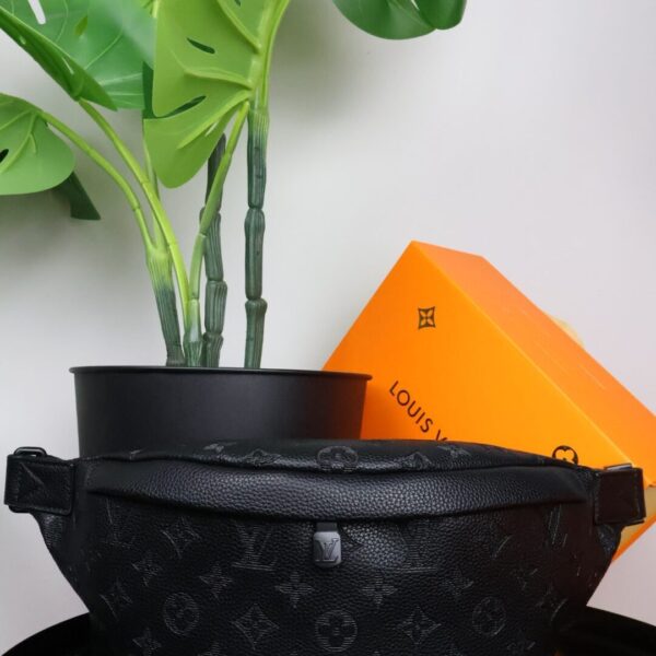 Louis Vuitton Discovery Bumbag