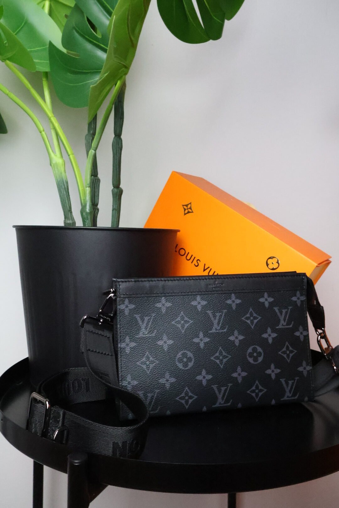 Louis Vuitton Gaston Wearable Wallet Monogram Eclipse Reverse - Slika 2