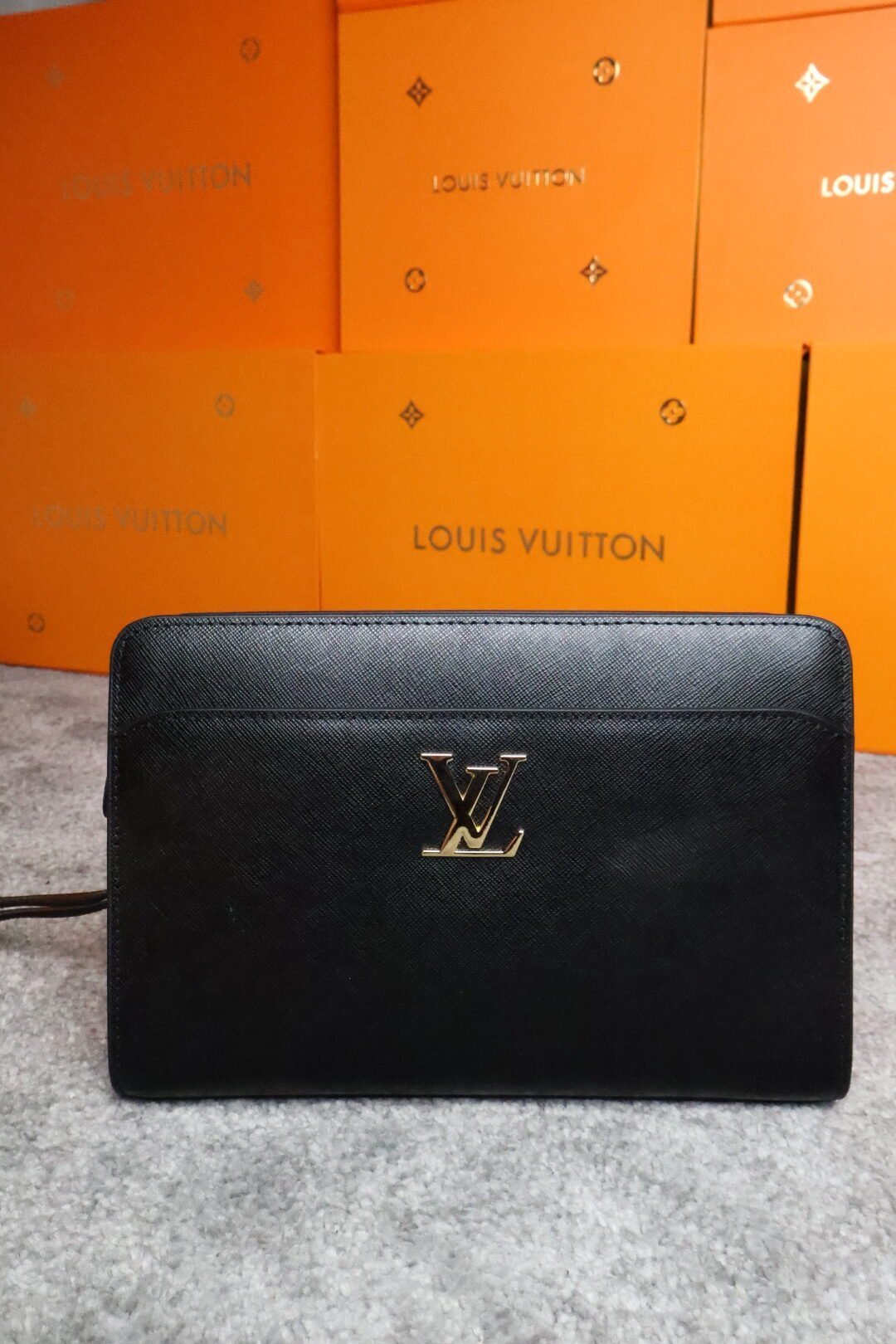Louis Vuitton Calfskin Lock Me Zippy - Black - Slika 2