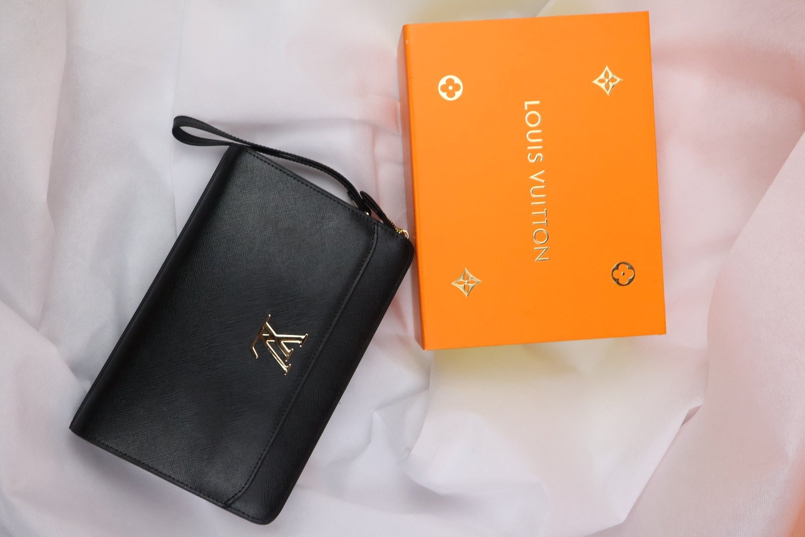 Louis Vuitton Calfskin Lock Me Zippy - Black - Slika 3