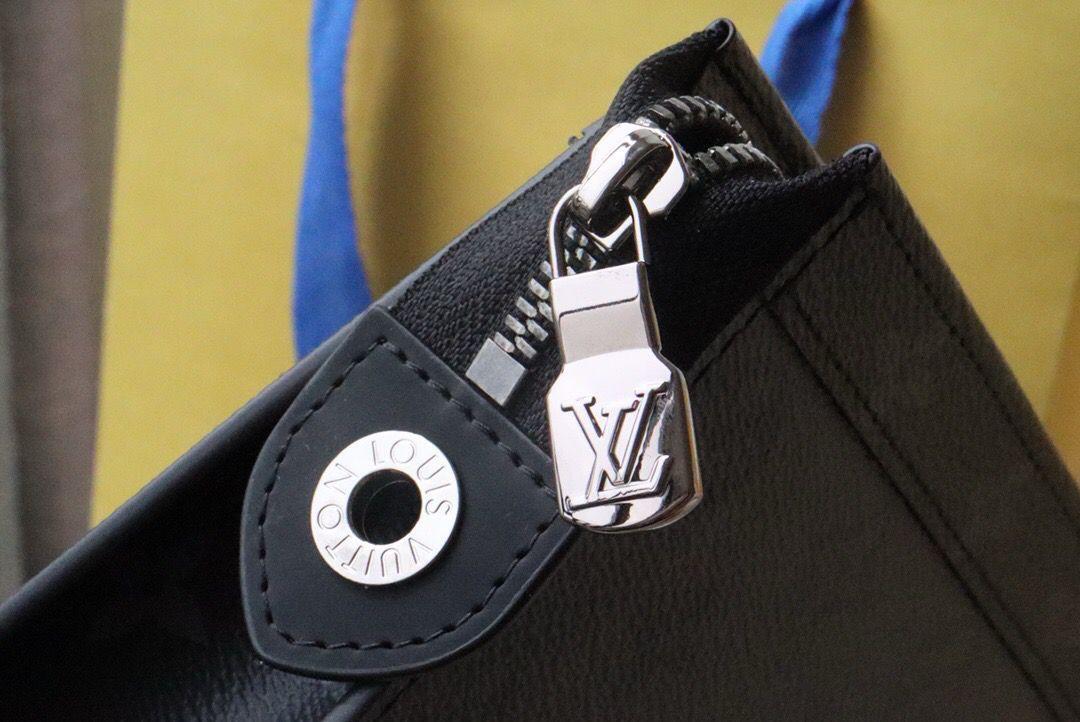 Louis Vuitton Pochette Voyage - Slika 11