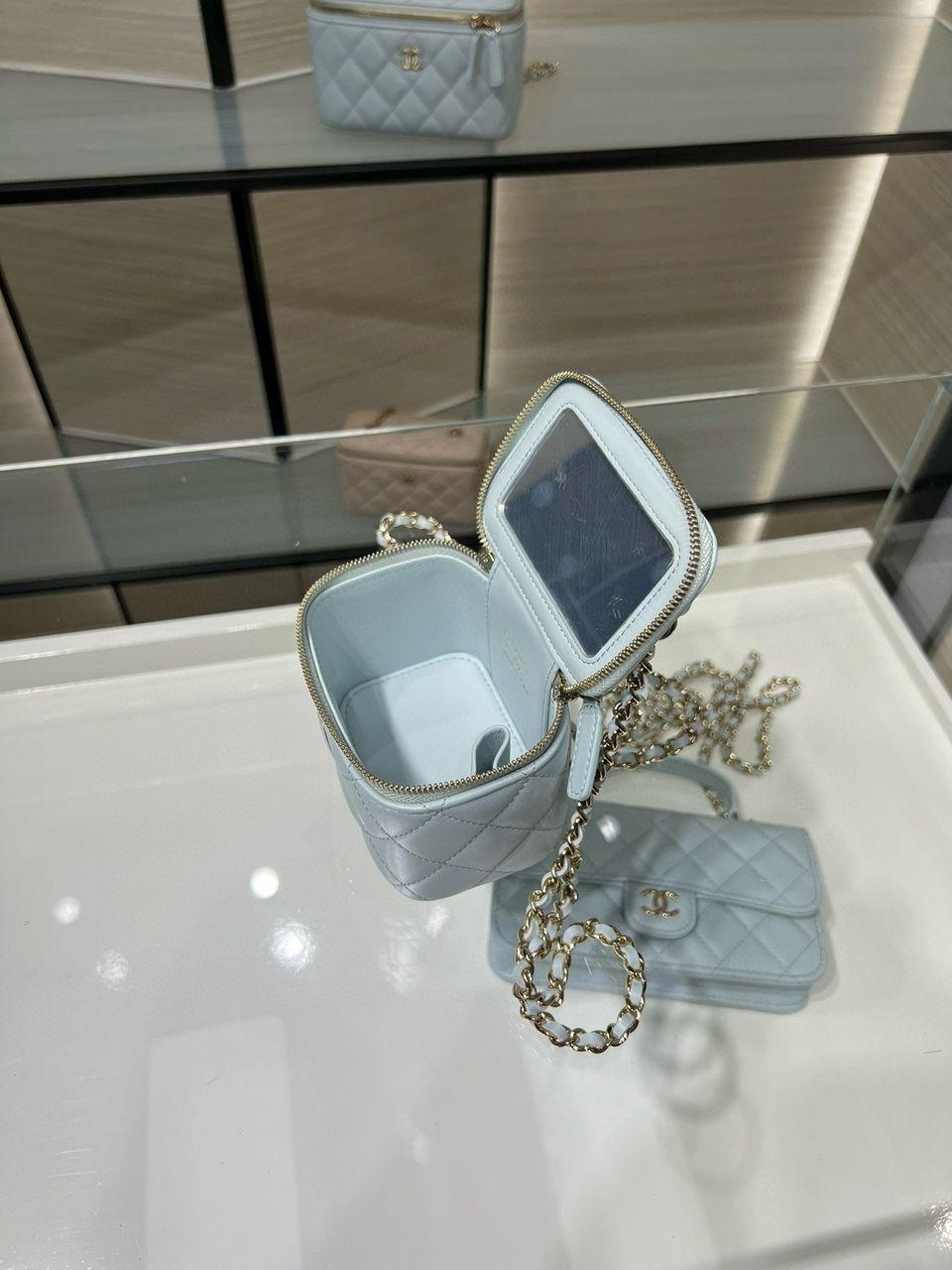 Chanel Mini Top Handle Vanity With Chain Light Blue Lambskin Gold Hard - Slika 3