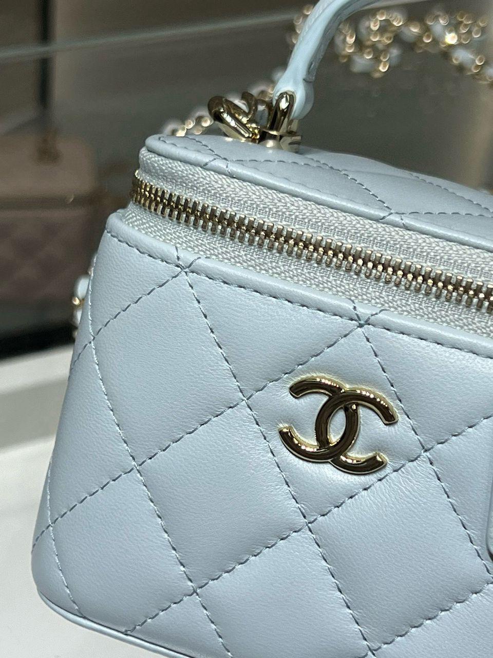 Chanel Mini Top Handle Vanity With Chain Light Blue Lambskin Gold Hard - Slika 4