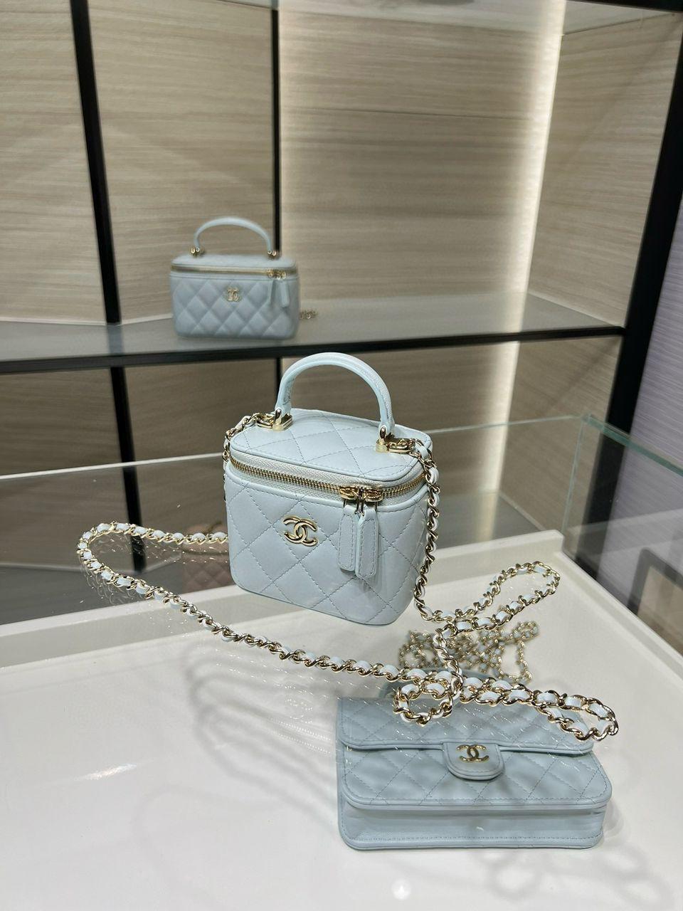 Chanel Mini Top Handle Vanity With Chain Light Blue Lambskin Gold Hard - Slika 5