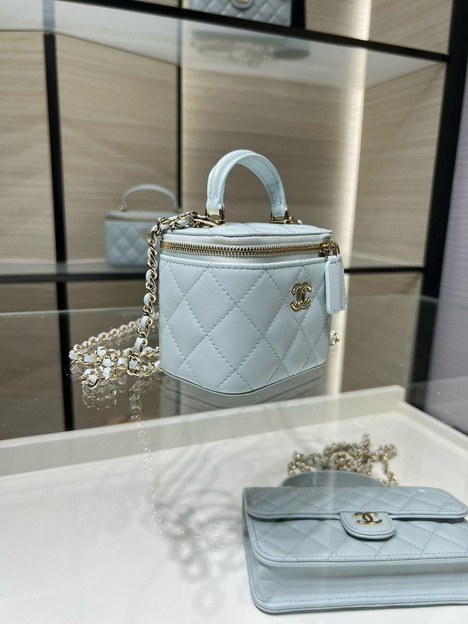 Chanel Mini Top Handle Vanity With Chain Light Blue Lambskin Gold Hard - Slika 7