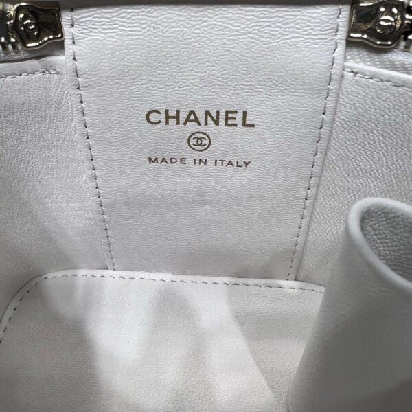 Chanel Mini With Chain white Lambskin Gold Hard